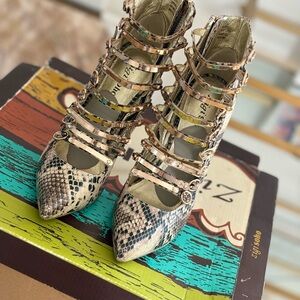 Stylish Women's Snakeskin Heels